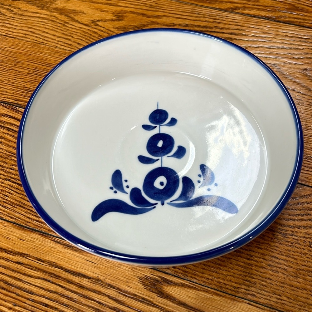 Via a Do Castelo hand painted Portugal dish. Artist signed. Good used condition
